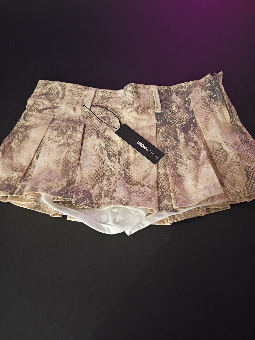 Women's Fashion Nova Beige Snake-Print Pleated Mini Skirt Size Medium